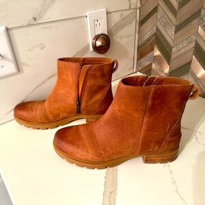 Sorel waterproof honey color boots